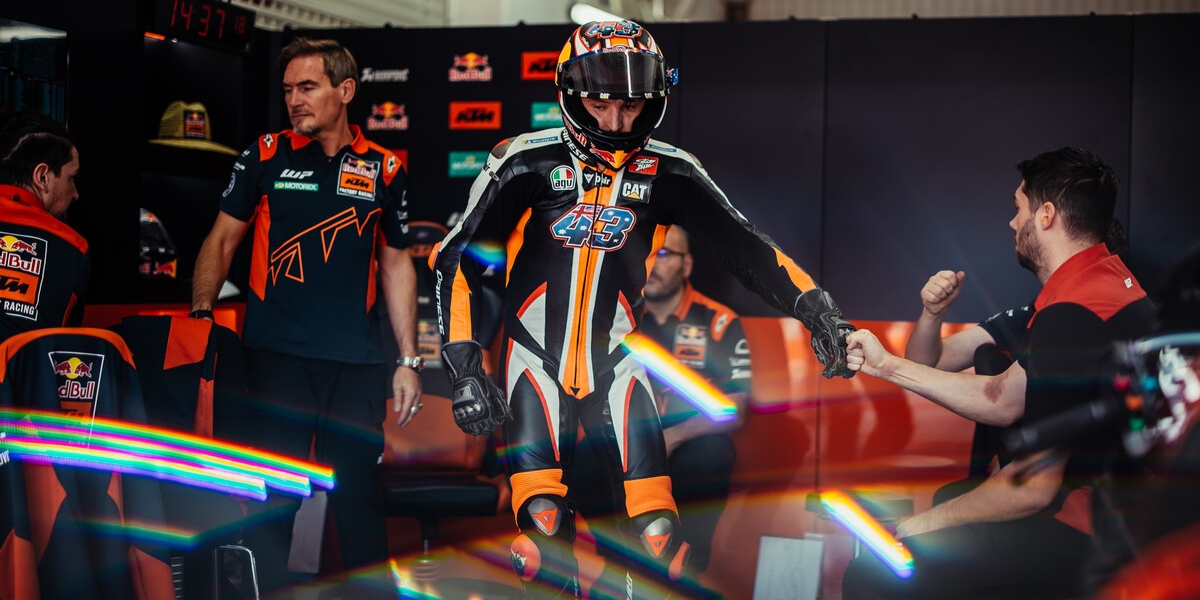 レプソル　レザースーツ　転倒傷有り　つなぎ 現役GP選手のオリジナリティーあふれる新スーツ